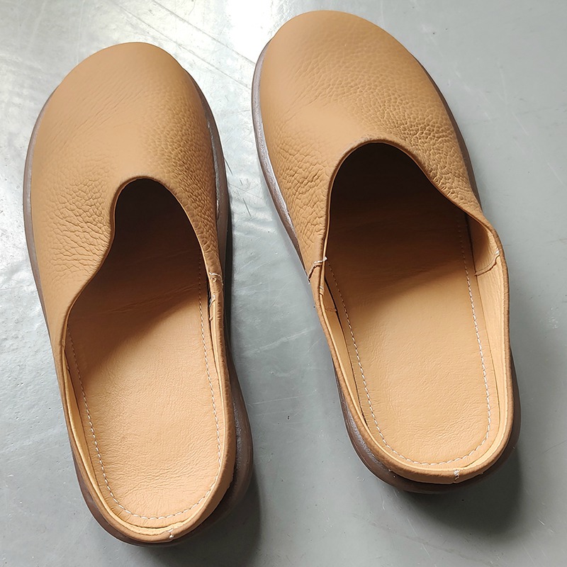 Leather slippers with a soft and lightweight top layer made of cowhide, convenient to wear in summer at home