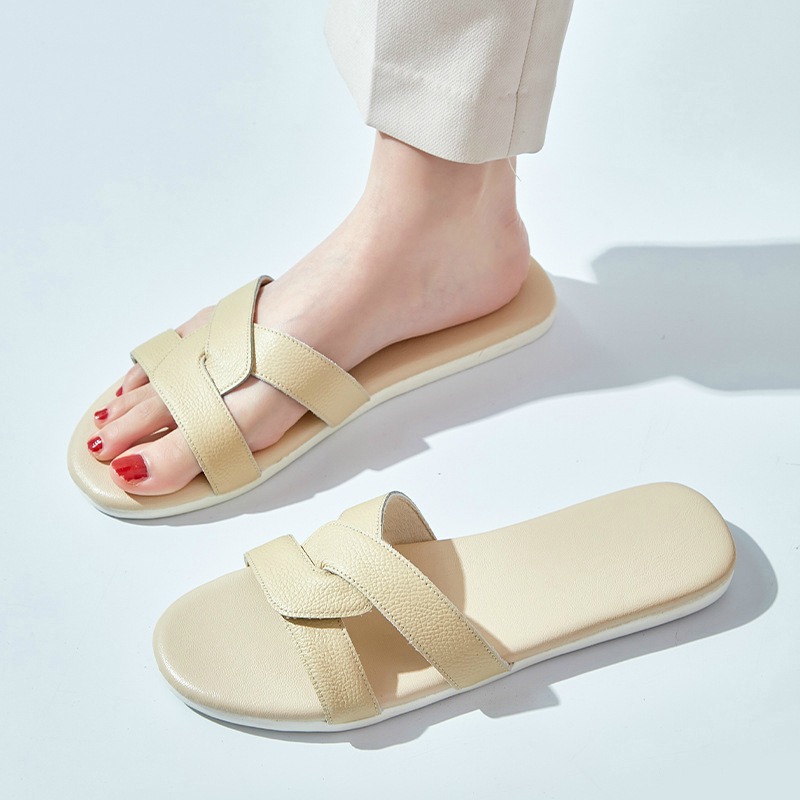 Leather slippers with a soft and lightweight top layer made of cowhide, convenient to wear in summer at home